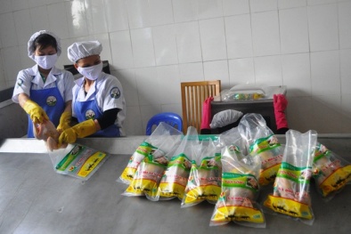 Cận cảnh quy trình giết mổ hiện đại gà đồi Yên Thế